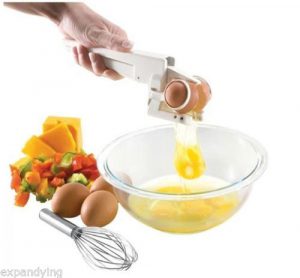 der Eierknacker, das Gadget für saubere Hände beim Backen auf gadgetzone.de