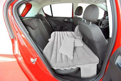 Schlafen im Auto - Ein Bett fürs Auto auf gadgetzone.de